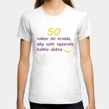 Dámske humorné tričko s výšivkou: 50 rokov mi trvalo, aby som vyzerala takto dobre + smajlík