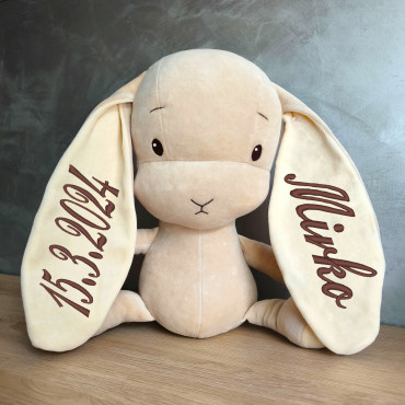 Effiki zajac M krémový s vyšitým menom a dátumom narodenia