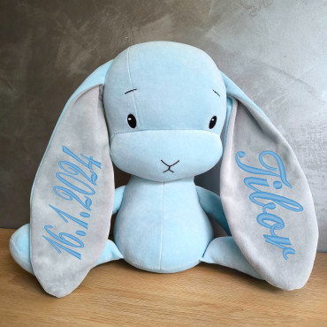 Effiki zajac M modrý s vyšitým menom a dátumom narodenia