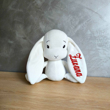 Effiki zajac S biely s vyšitým menom